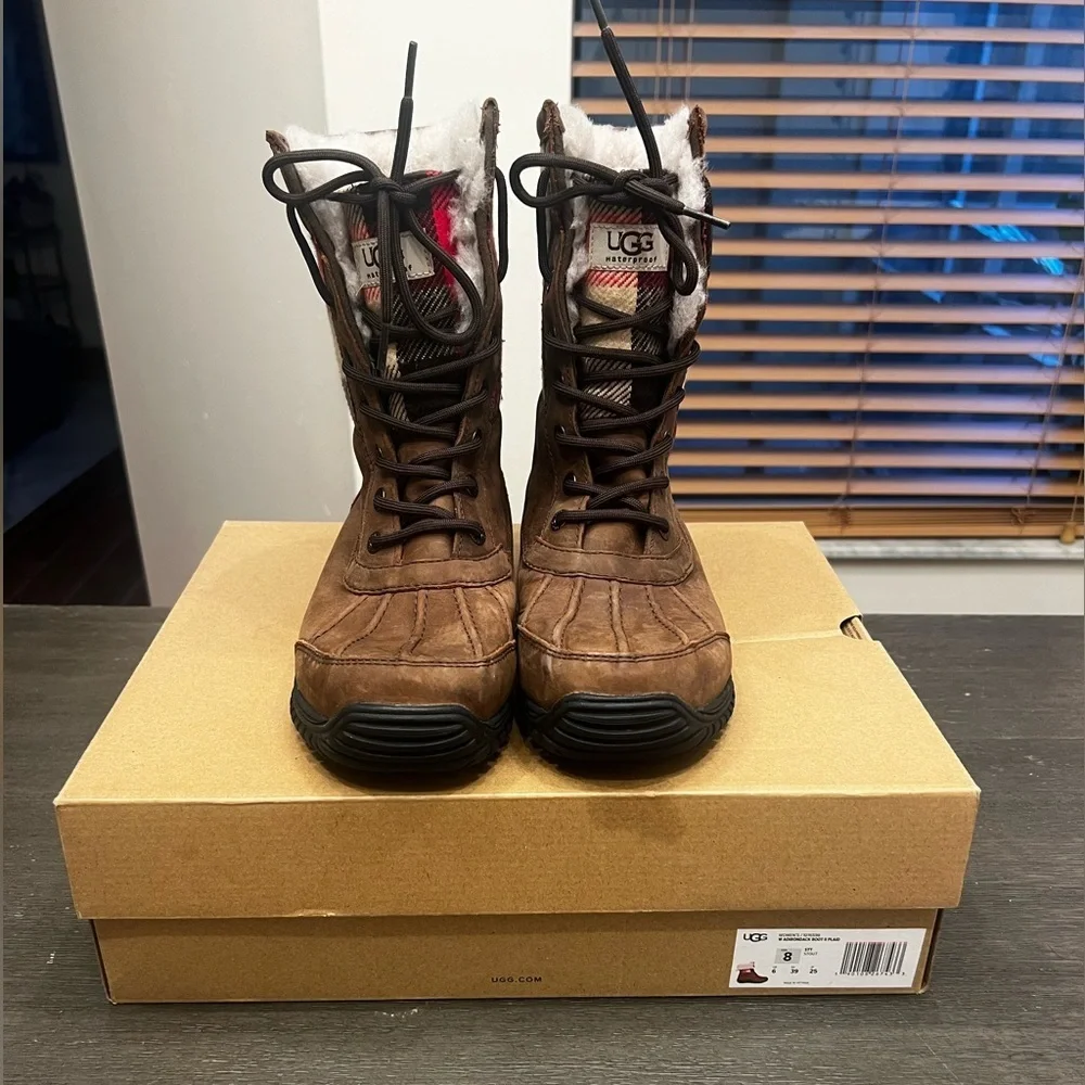 UGG Adirondack Brown and Red Plaid Winter Snow Boots Size 8